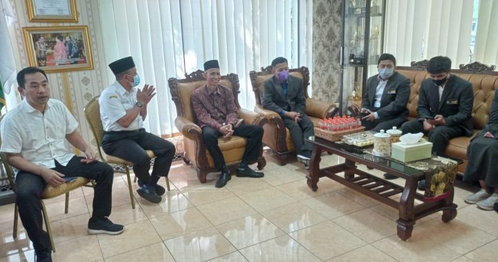 Disambangi Pimpinan FKIP Unisma, Kepala SMAN 7 Malang Pamer Adiwiyata Preneur