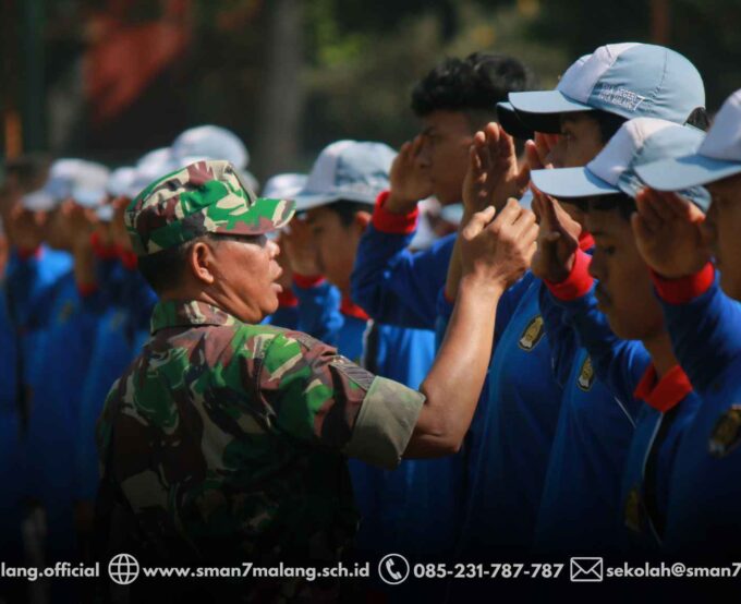 Pendidikan Karakter Semi Militer bersama TNI AD di Lapangan Cengger Ayam