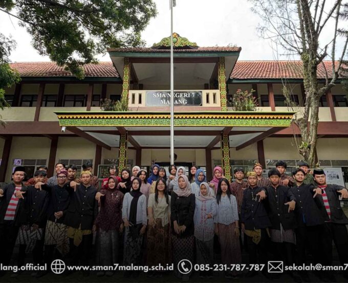 PERINGATAN HARI KARTINI DI SMAN 7 MALANG: BUSANA ADAT DAN SEMANGAT EMANSIPASI